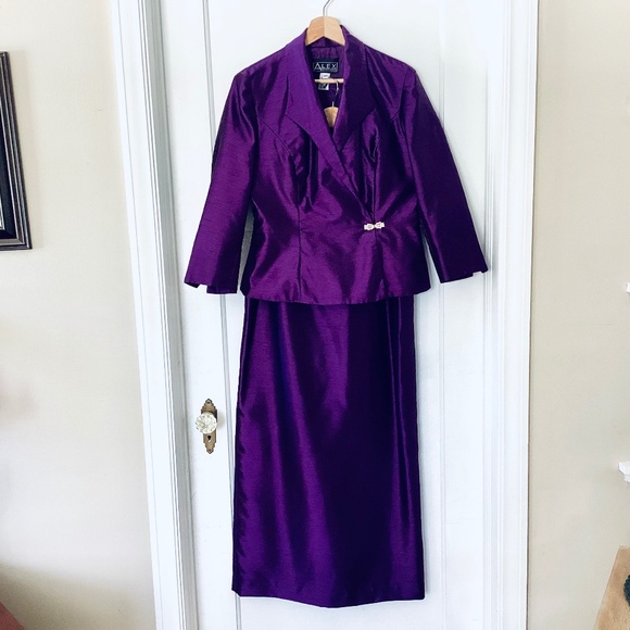 Alex Evenings Dresses & Skirts - Alex Evenings women's Petite 10 Purple formal Long skirt suit Rhinestone Clasp